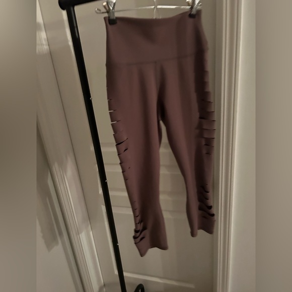 ALO Yoga High Waist Ripped Warrior Leggings in Mauve size small - Picture 5 of 8